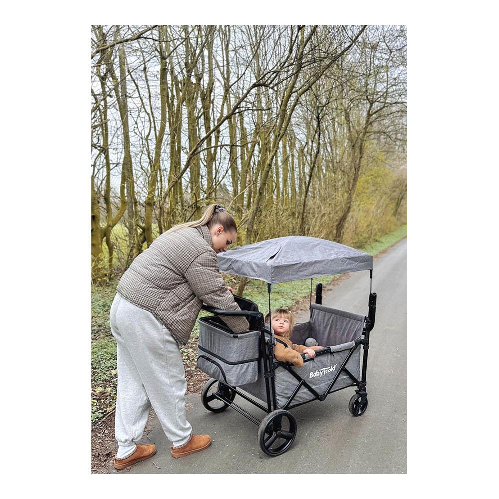 BabyTrold fun - 4-Sitzer Bollerwagen, Dame geht mit Kind und Wagen spazieren