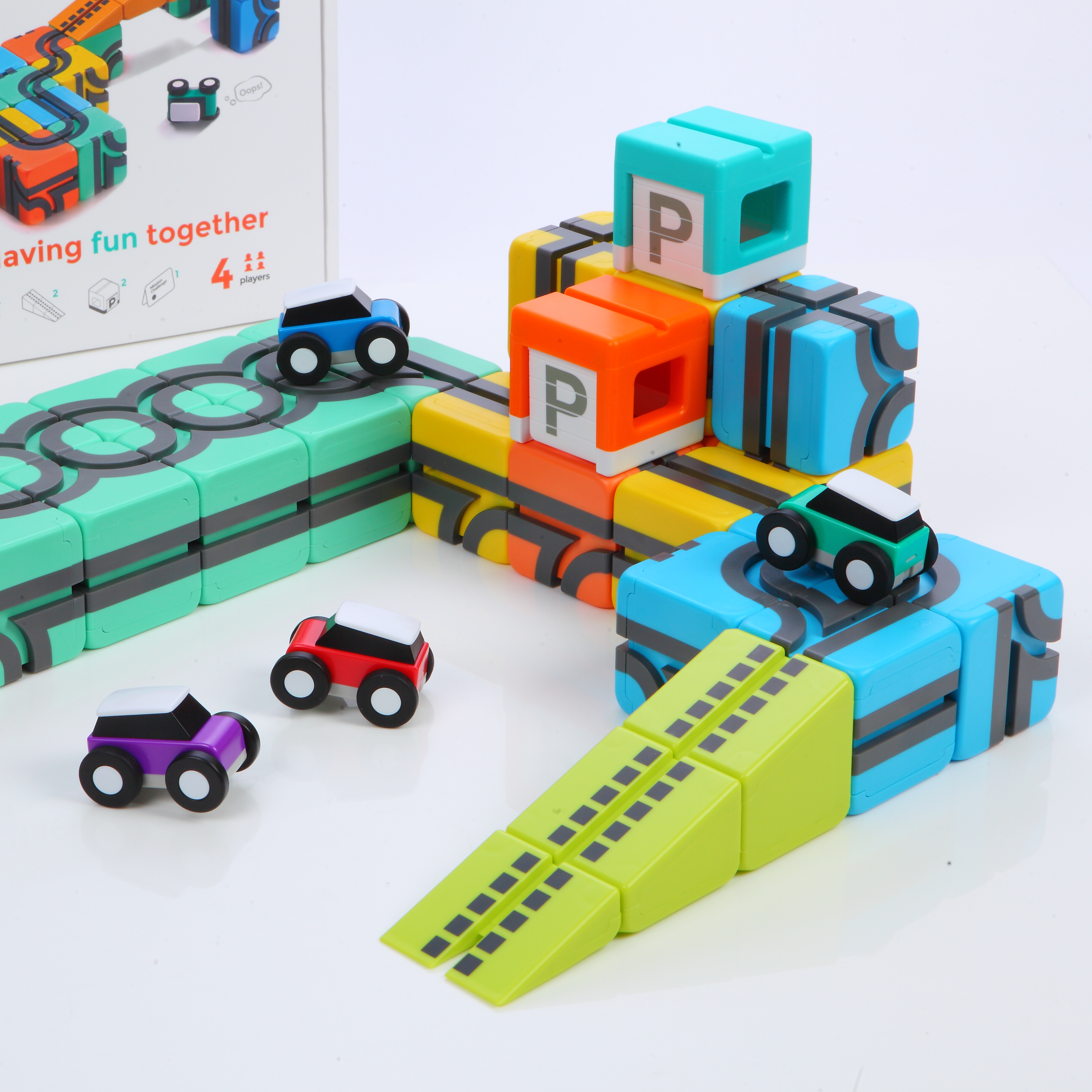 Qbitoy Magnetic Cubes Plus: magnetische Bausteine für Straßenlandschaften. KiTa-Spielewelt