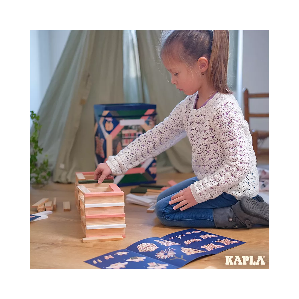 Kapla 200er Box rosa: Eine Anleitung gibt Tipps für die Nutzung der Holzbausteine. KiTa-Spielewelt
