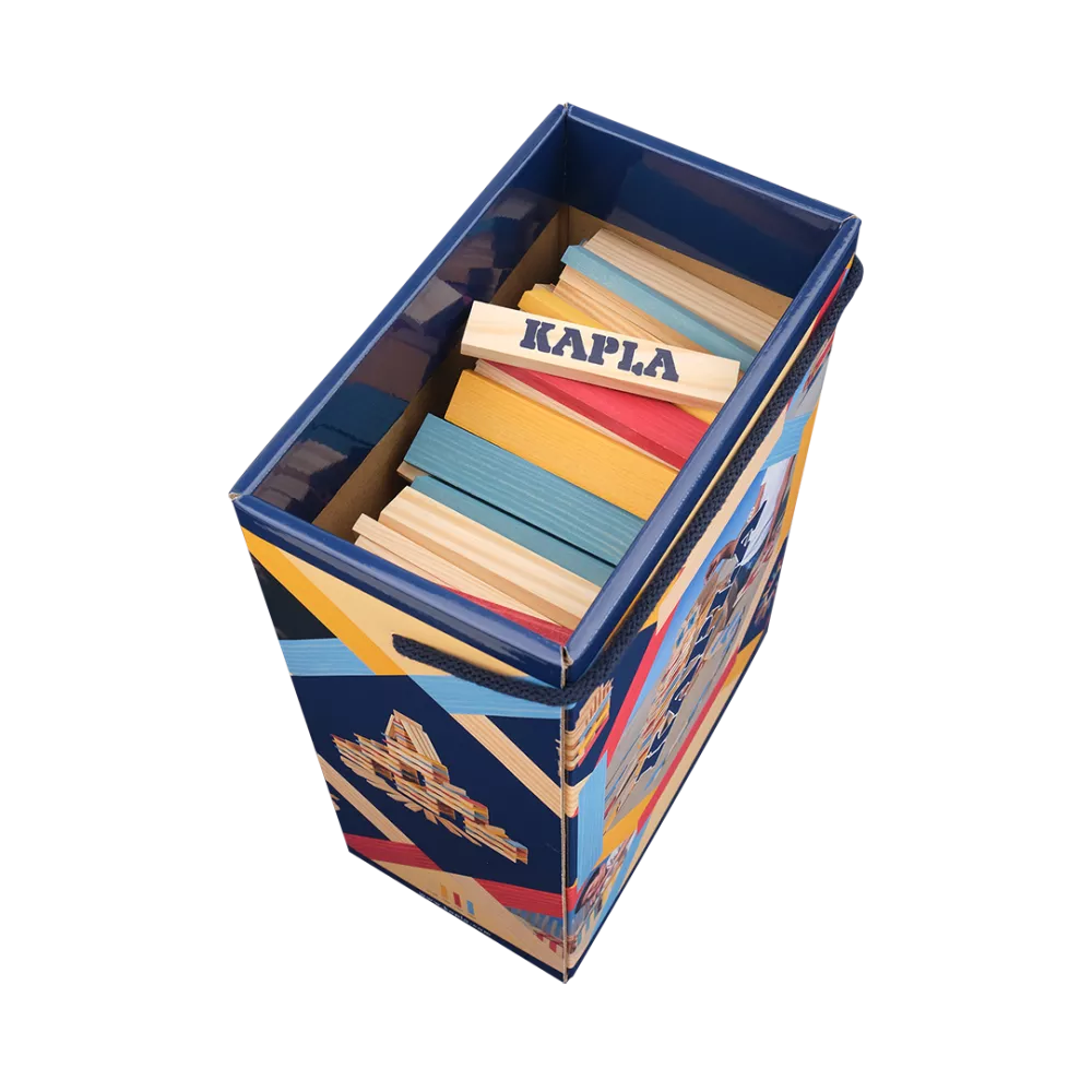 KAPLA® Bausteine in einer offenen Box mit vielfältigen Farben