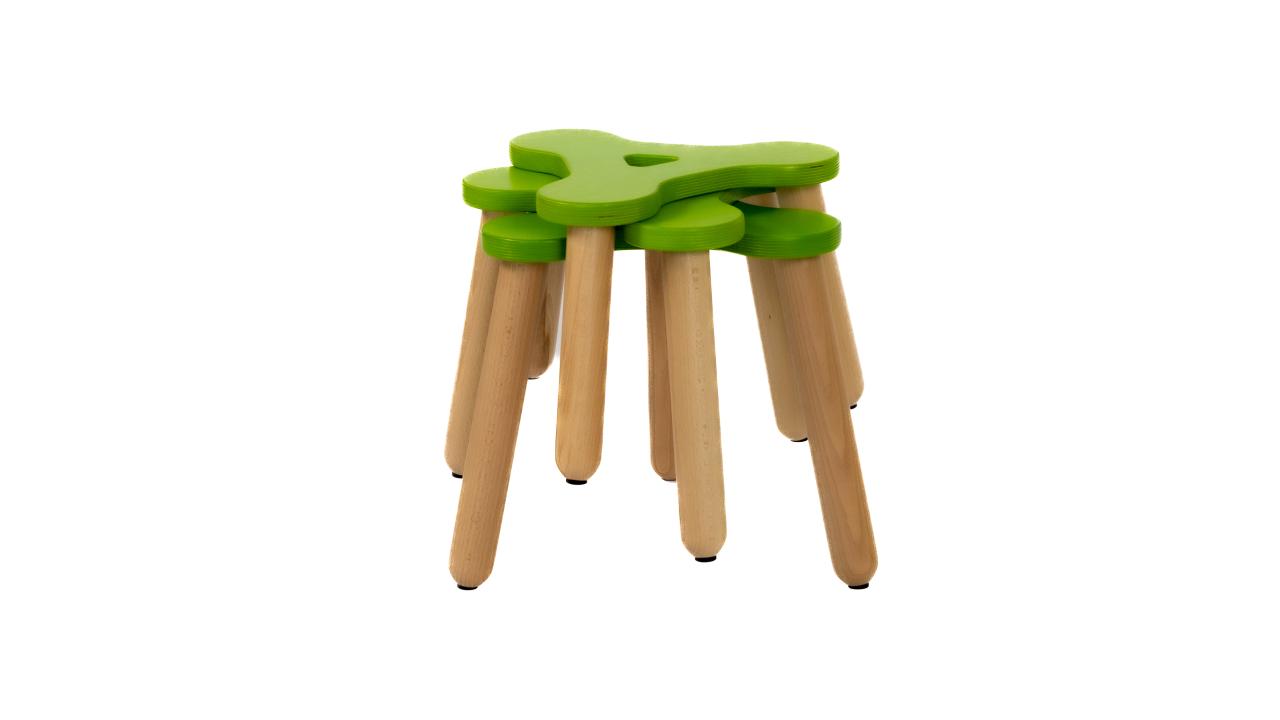 Trio Hocker grün, sehr einfach stapelbar. KiTa-Spielewelt
