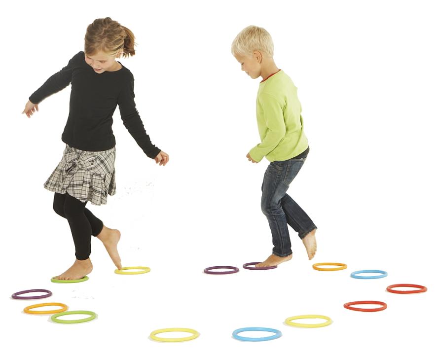 Activitätsringe - Activity Rings - Kinder balancieren von Ring zu Ring. KiTa-Spielewelt