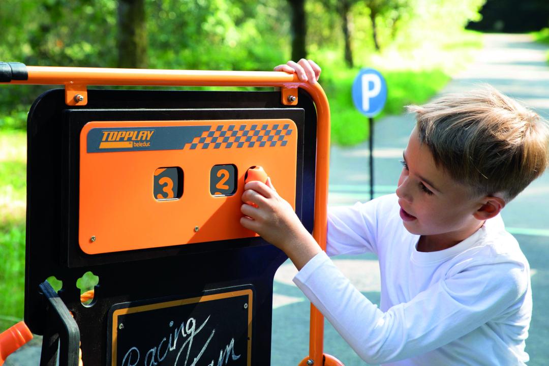 Mobile Tankstelle: Preisanzeige mit Drehknopf lässt sich einfach bedienen. KiTa-Spielewelt