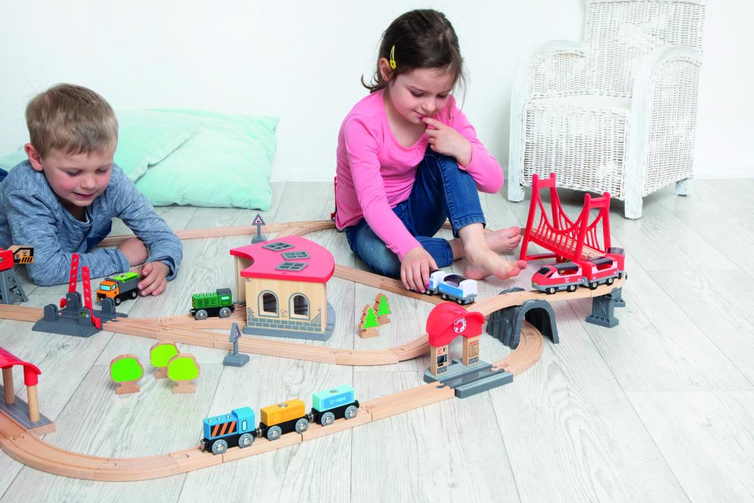 Eisenbahn XXL-Kiga-Set - Holzeisenbahn mit zahlreichen attraktiven Einzelteilen. KiTa-Spielewelt
