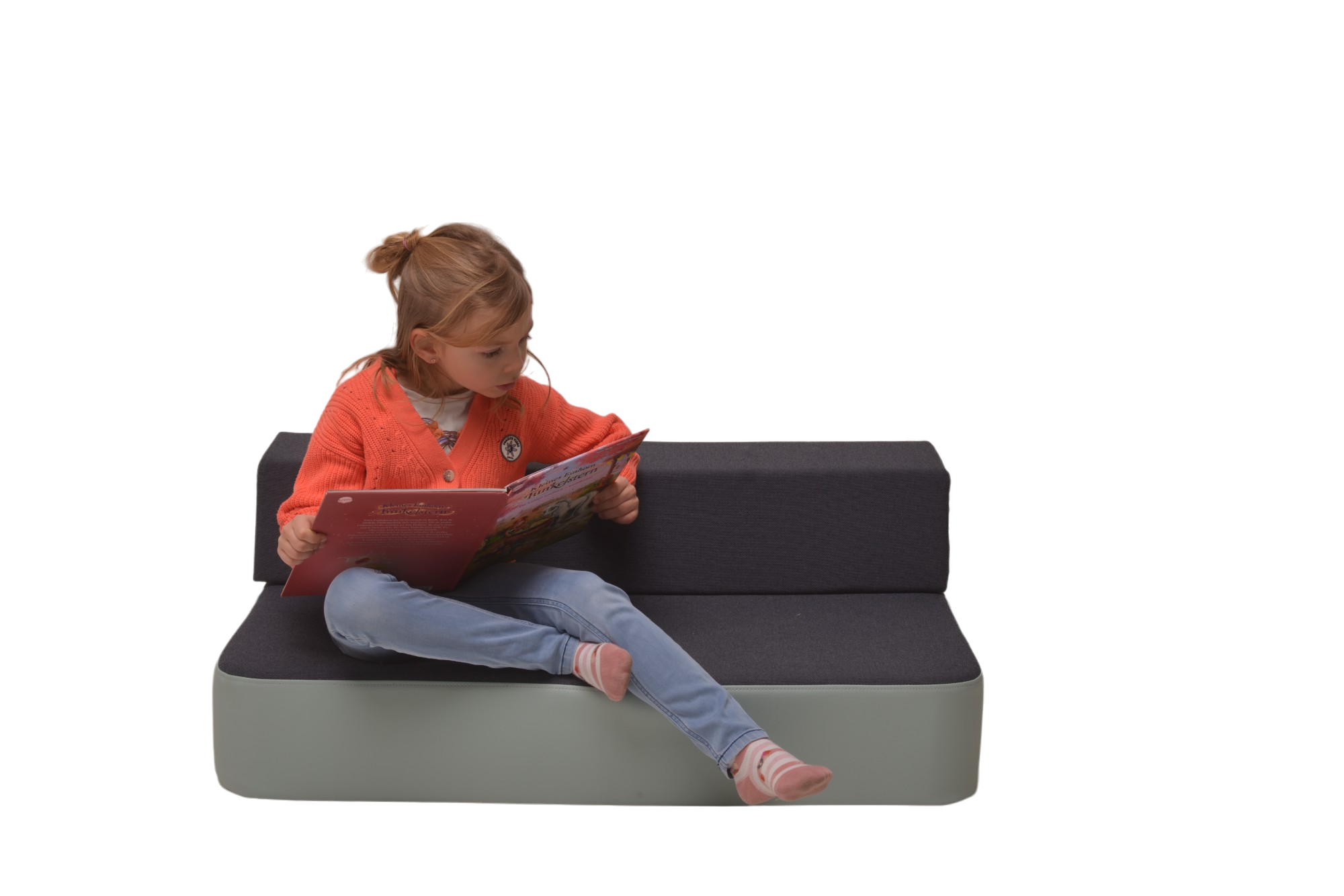 Hüpfpolster mit Rückenkissen, Kind sitzt und liest